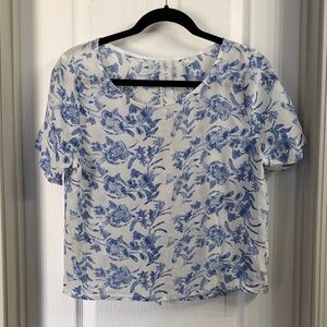 NWOT Laila & Savannah Blue Floral Blouse Size M